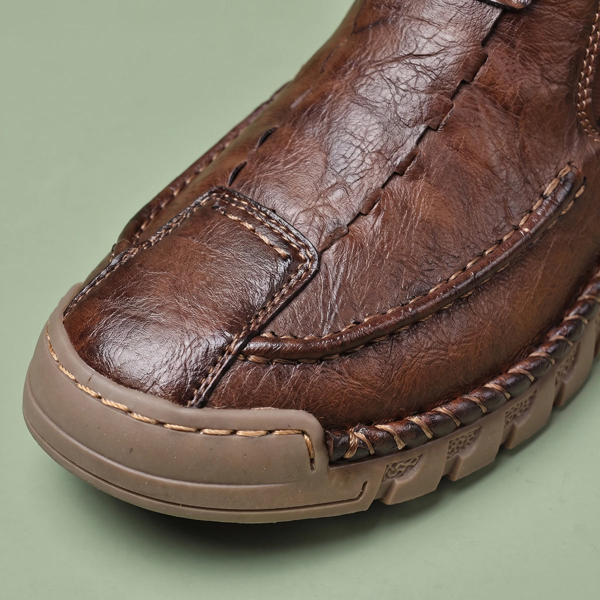 Oswin Leather Chukka brown, close-up of hand-stitched moc toe and sole