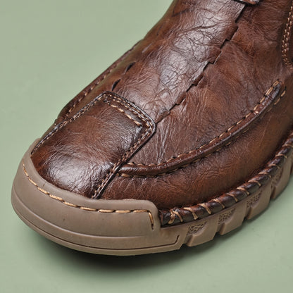 Oswin Leather Chukka brown, close-up of hand-stitched moc toe and sole